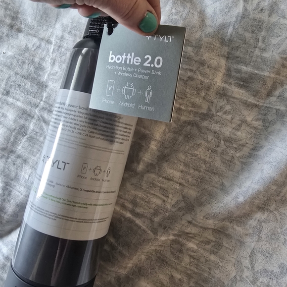 NWT TYLT Black Drink Bottle 2.0 With Charger - Picture 6 of 8